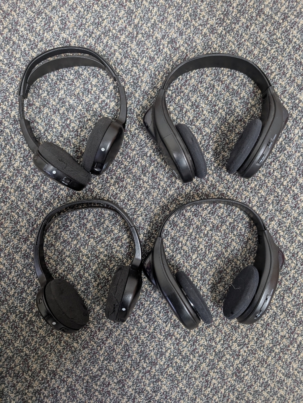 Set of 4 Infrared Wireless Headphones for Vehicles